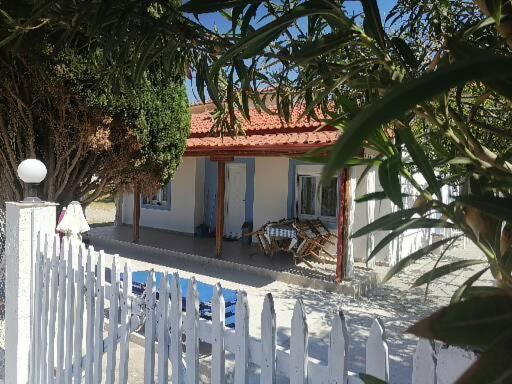 Porto Almira Beachfront House Нікіті Екстер'єр фото